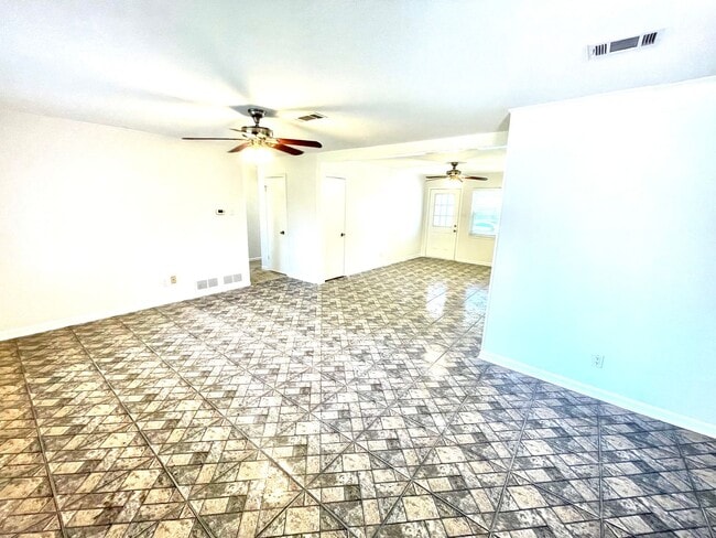 Building Photo - 201 E Fuller Dr