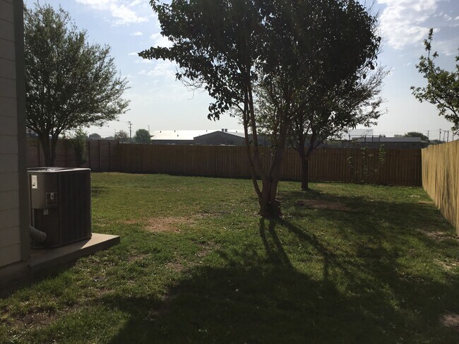 Building Photo - 112 Retama