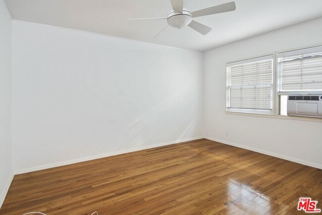 Building Photo - 8569 Holloway Dr