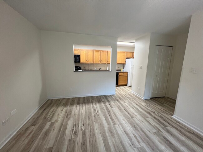 Building Photo - 2028 N Rand Rd