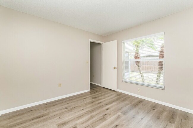 Building Photo - 13203 Pine Creek Cir