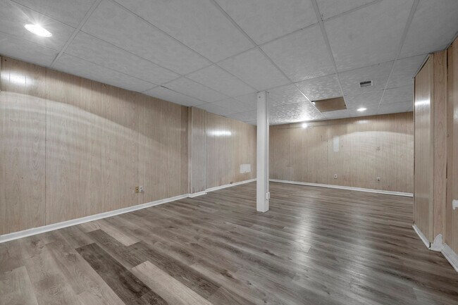 Building Photo - 2221 Avenue W26th St