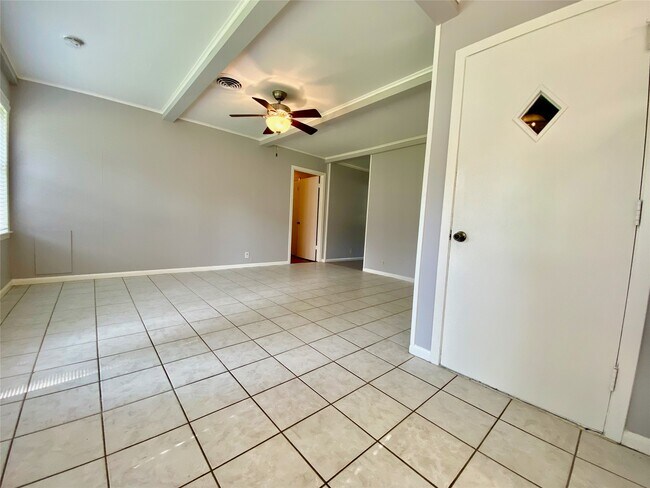 Building Photo - 1810 Mill Creek Dr