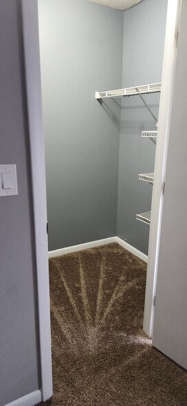 Building Photo - 8854 Eagleview Dr