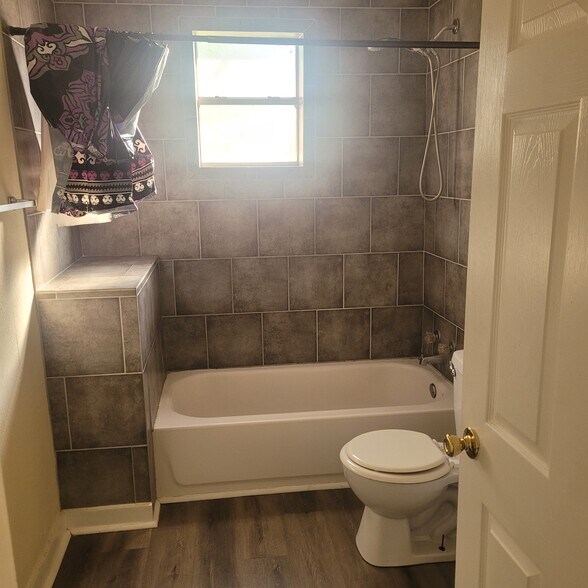 Building Photo - 507 8th St N