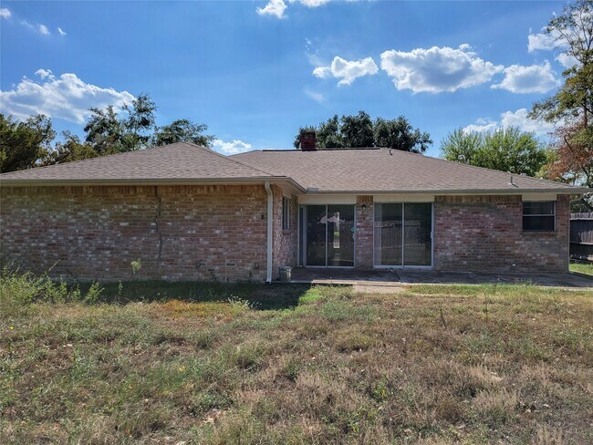 Building Photo - 18402 Tall Cypress Dr