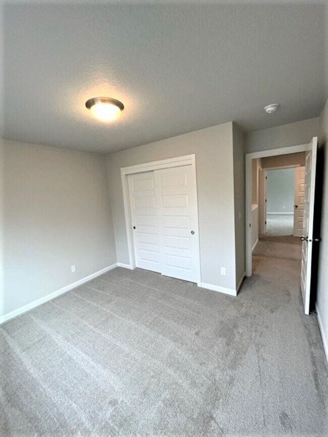 Building Photo - 4 Bedroom 2.5 Bath Home Carlton OR