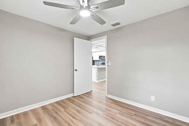 Building Photo - 5822 Tampico Rd
