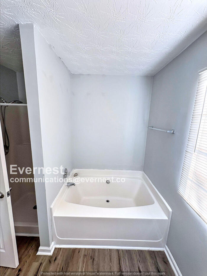 Building Photo - 1997 Oak Terrace Dr SE