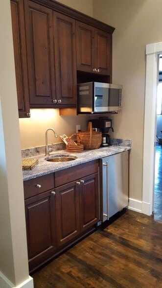 Guest Suite Kitchenette - 612 Hull St