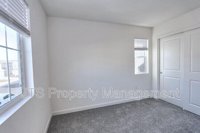 Building Photo - 2104 Shady Tree Cir
