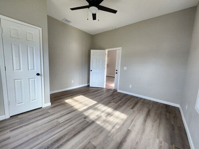 Building Photo - Spacious 3-Bedroom, 2-Bathroom Home AVAILABLE NOW!!