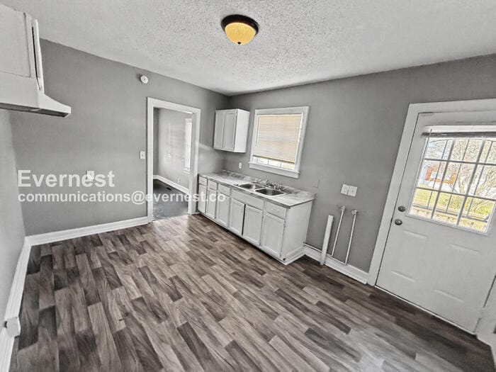 Building Photo - 1701 4th Ave W