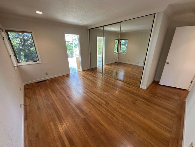 Building Photo - 3 Bed 3 Bath, Orinda Home, Close To BART