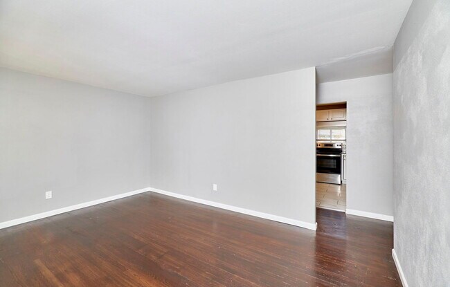 Building Photo - 2365 N Pointe Ln