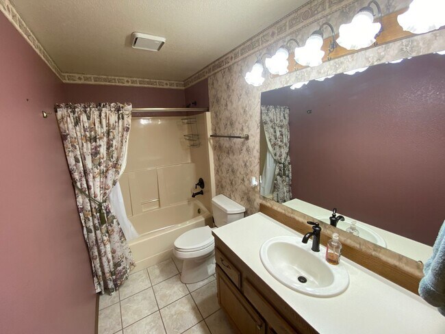 Building Photo - Spacious Buckley Home by Maris Farms