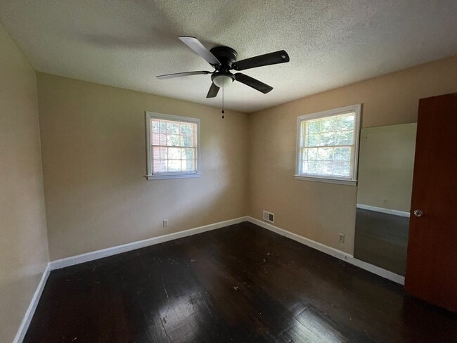 Building Photo - 6524 Camelot St