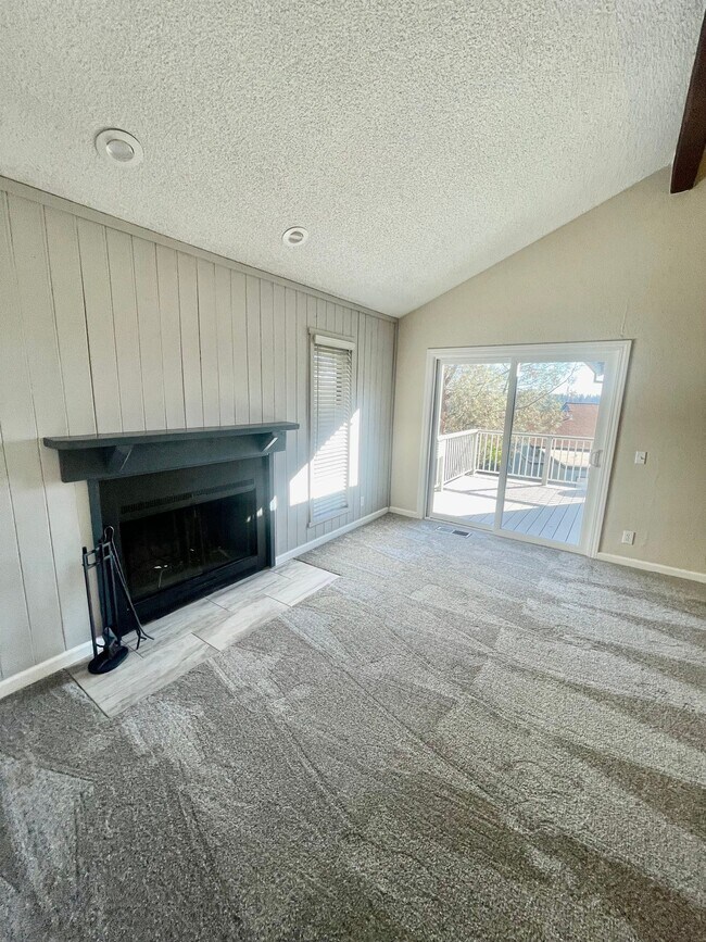 Building Photo - 204 Rockwood Dr