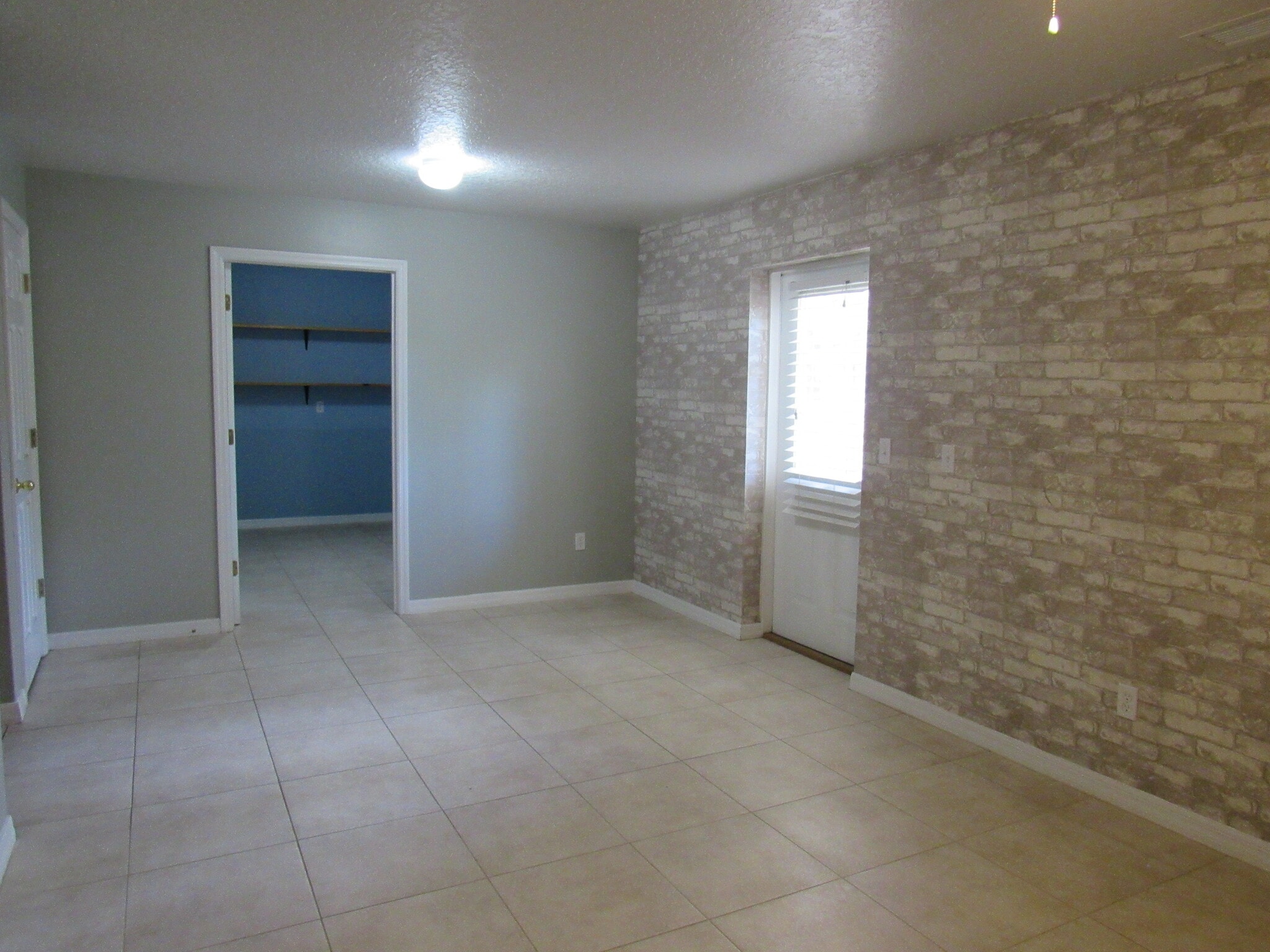 Bonus room - 828 S Duss St