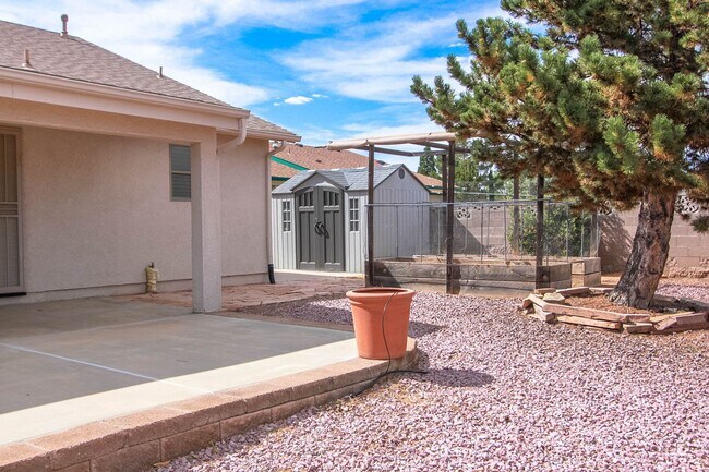 Building Photo - 4 Bedroom Home with 3 Car Garage in PV!