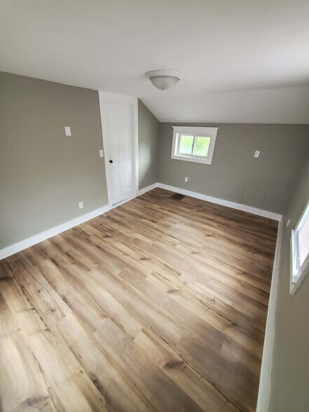 Building Photo - 208 W Candise St