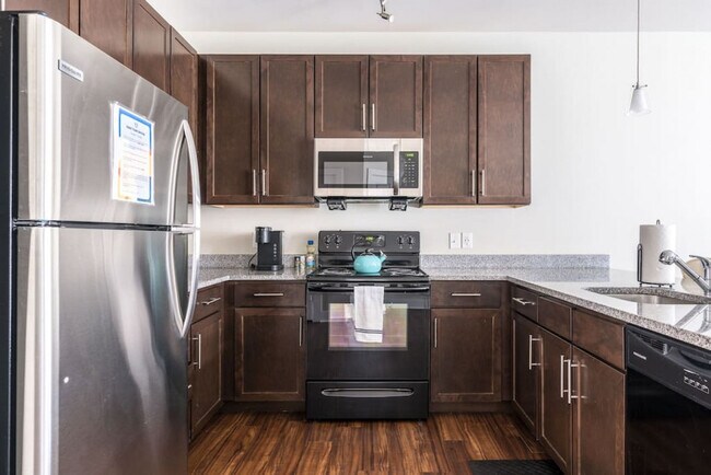Building Photo - 2525 Solana Way