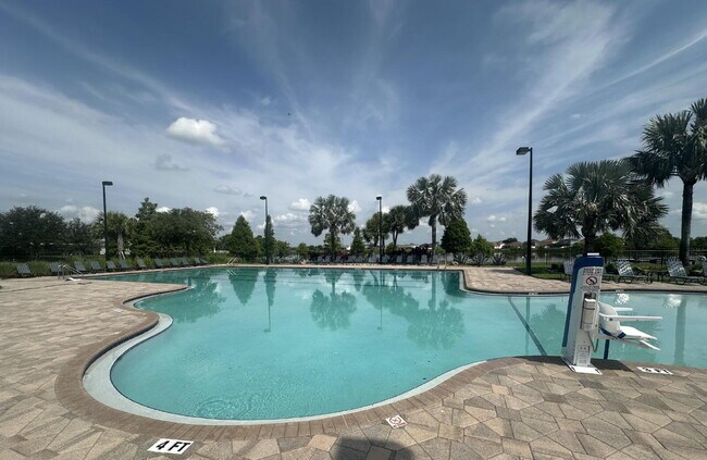 Building Photo - Available for July move-in!
