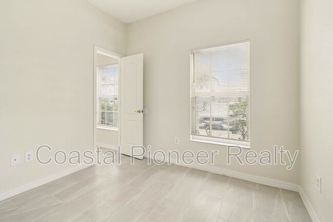 Building Photo - 6723 Lake Camden Way