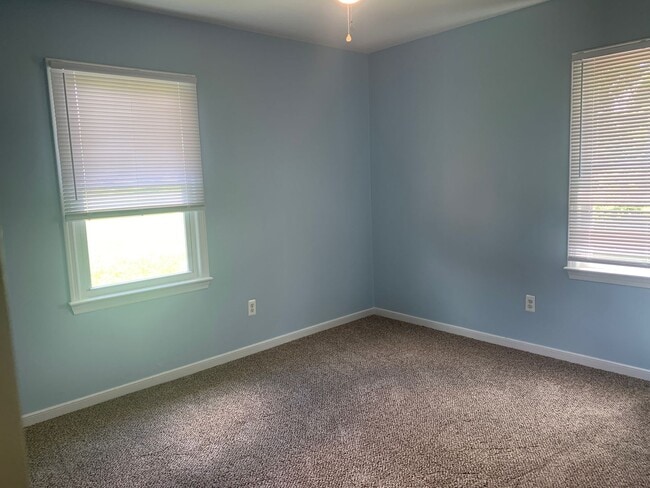 Building Photo - Quaint 3 Bedroom, 2 Bath Home in Montrose!