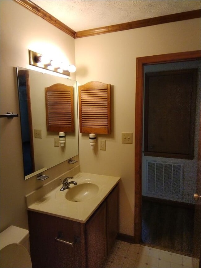 Building Photo - Duplex in Hope Mills!