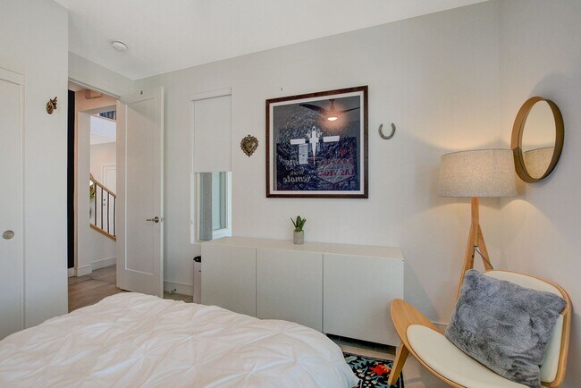 Building Photo - Amazing 2 story home in beautiful Tri Poin...