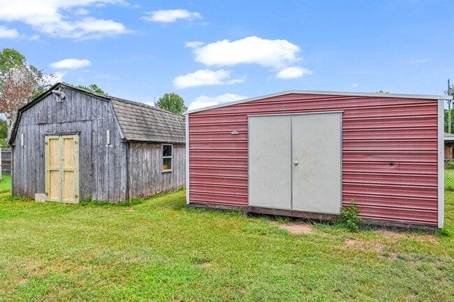 Building Photo - 111 Lori St