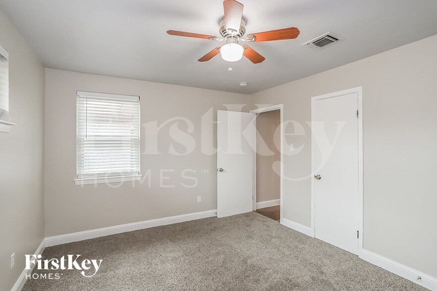 Building Photo - 10819 Sagewind Dr