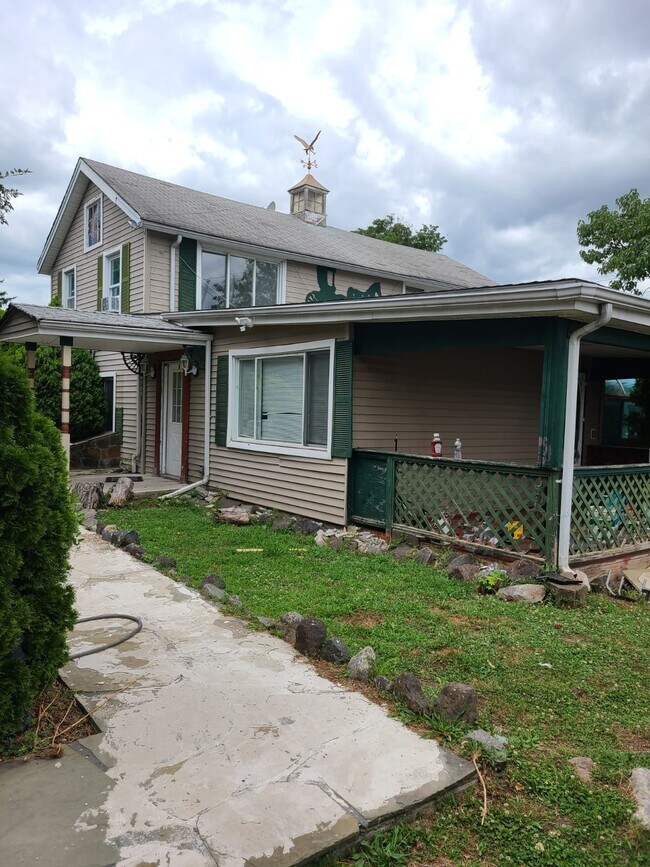 Primary Photo - 2 Riverview Ave