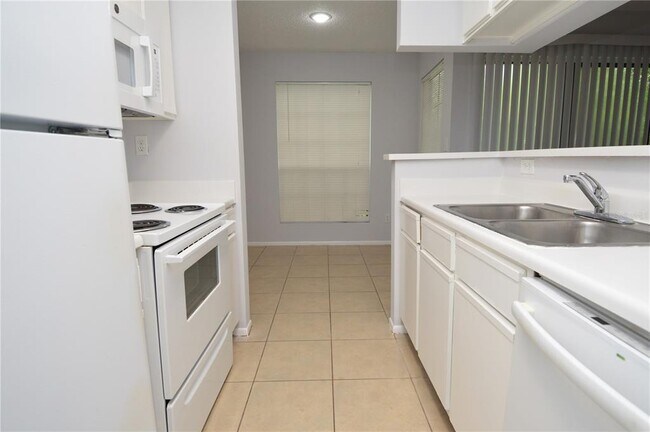 Building Photo - 8630 Mallard Reserve Dr