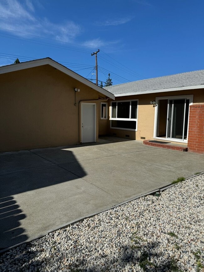 Building Photo - 430 Blue Ridge Dr