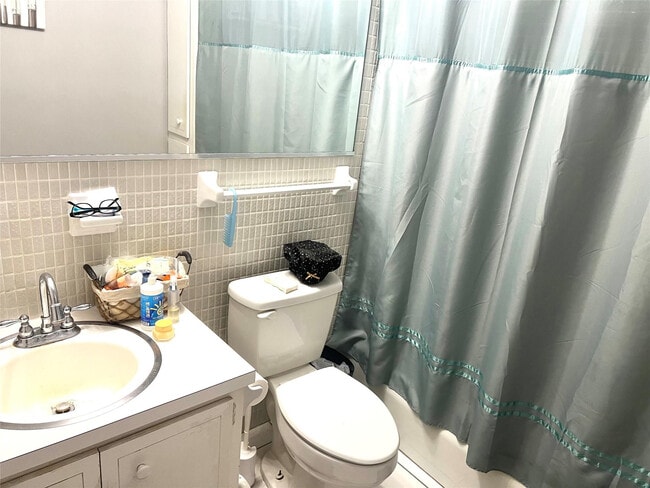 Building Photo - 2191 NE 68th St