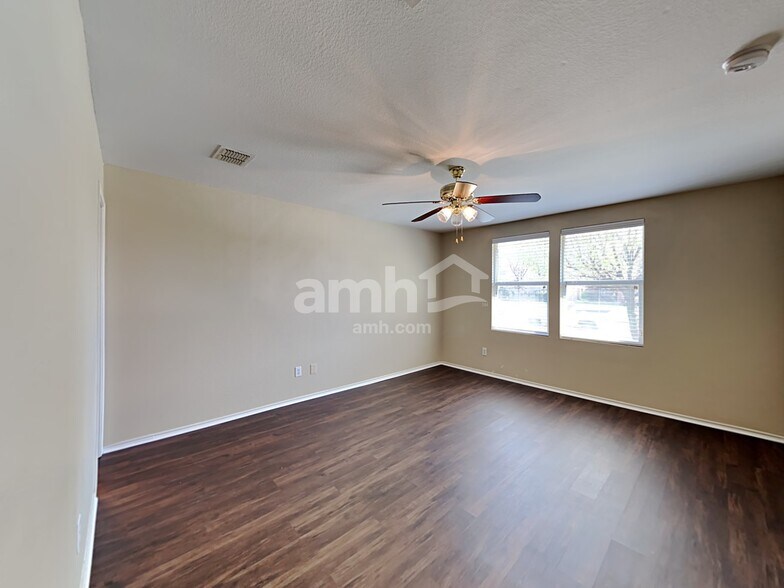 Building Photo - 1021 Bumble Bee Dr