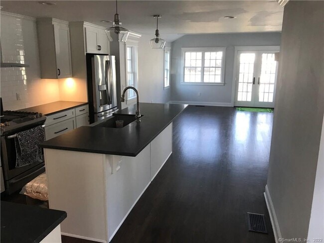 Building Photo - 76 East Ave