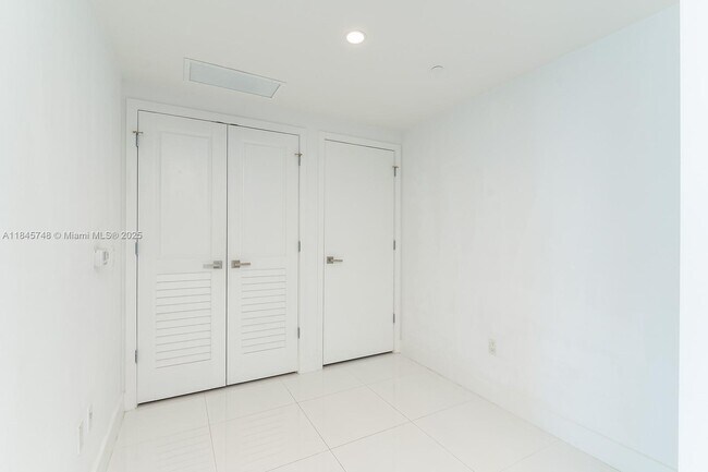 Building Photo - 1080 Brickell Ave