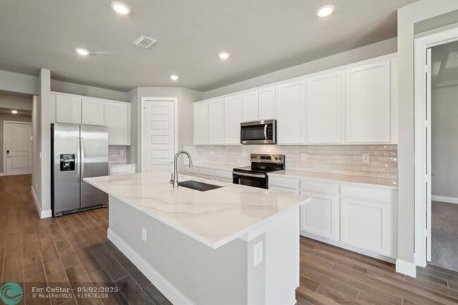 Building Photo - 9041 Dahlia Cir