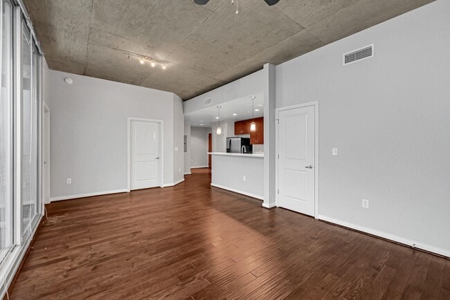 Building Photo - 5925 Almeda Rd