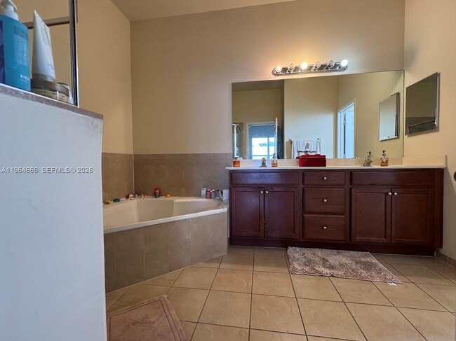 Building Photo - 9165 SW 170th Ave