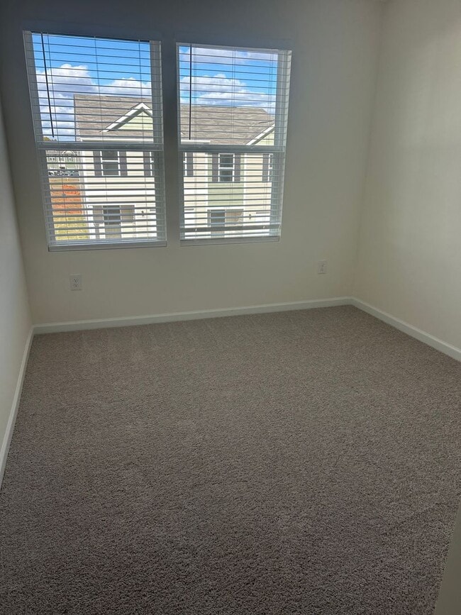 Building Photo - Brand new Townhome in Newton