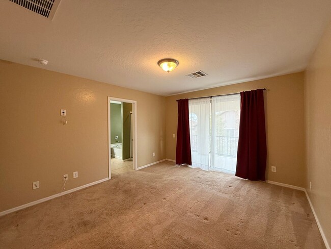 Building Photo - 3/BD 2.5/BA Home in Gated Community with S...