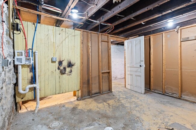 Building Photo - 2 Bed 1 bath House