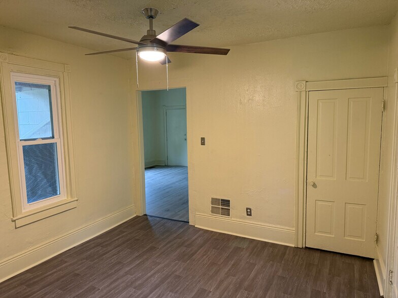 Building Photo - 102 S Balch St