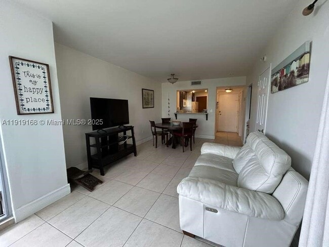 Building Photo - 2899 Collins Ave