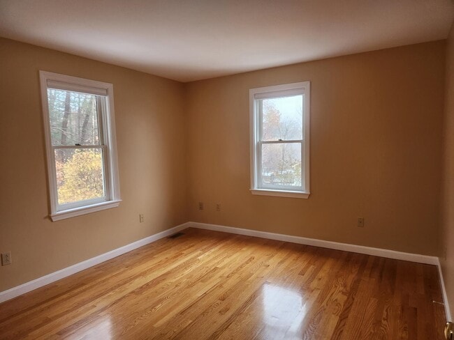 Building Photo - 2 Canter Ct