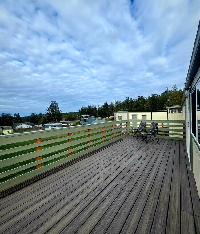 Building Photo - 2 Bed, 1 Bath - Move-In Ready in Cape George with Water Glimpses For Rent!